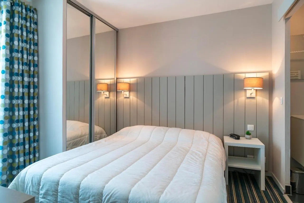 Les Thermes 530 - Vue Mer A 100M De La Plage contacts